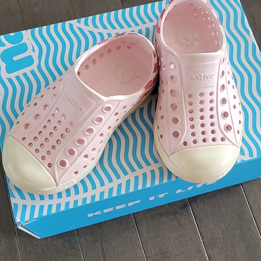 Limited edition Native Jefferson girl sandals
